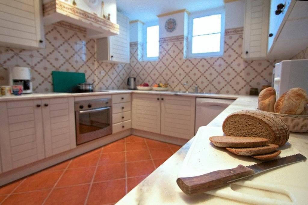 Apartamentos Os Descobrimentos Бургау Екстериор снимка